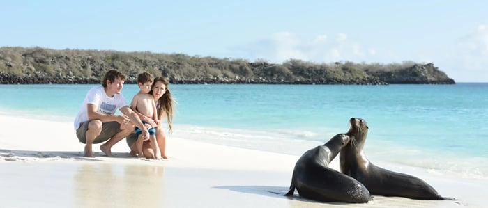 NewWeb-HB-islas-española-island-gardner-bay-family