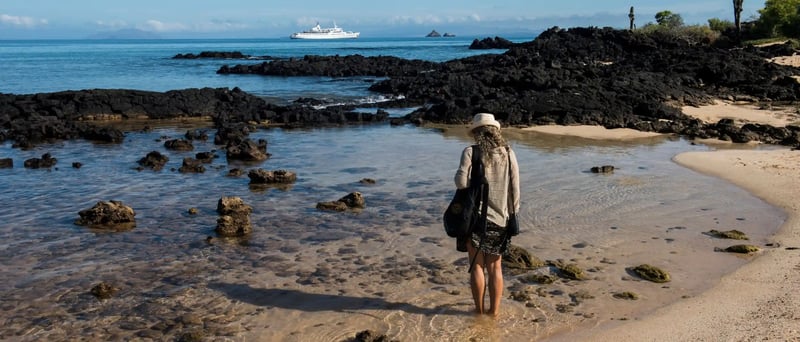 NewWeb-HB-islas-Santa-Cruz-dragonhill-tourist-seashore