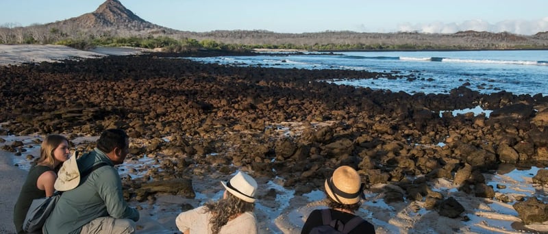 NewWeb-HB-islas-Santa-Cruz-dragonhill-volcanic-beach