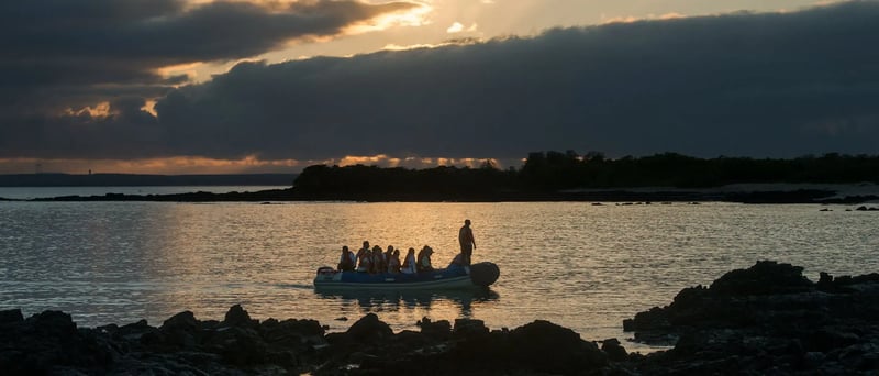 NewWeb-HB-islas-Santa-Cruz-punta-carrion-panga-sunset
