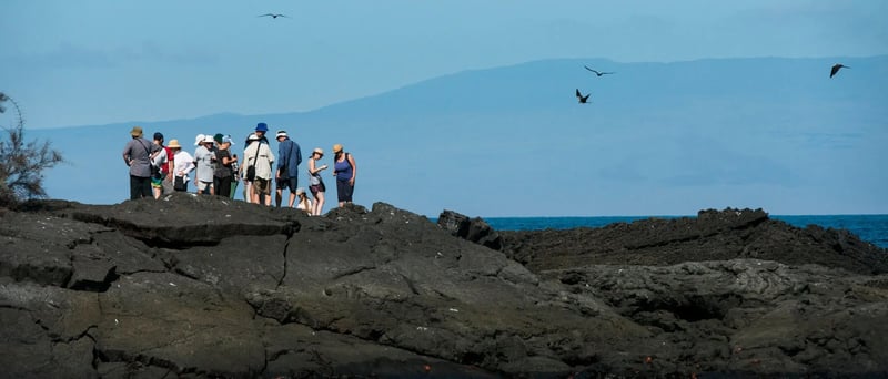 NewWeb-HB-islas-santiago-egas-port-girls-traveler-landscape