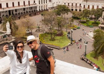 Santo Domingo Plaza, with a couple taking selfies