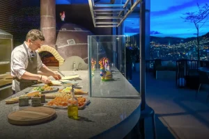 GO Quito Hotel - Panecillo Restaurant at Nights